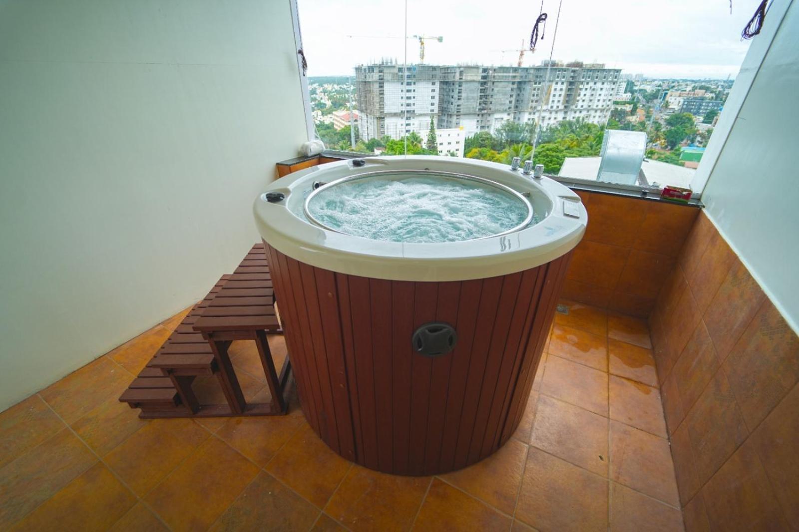 Highland Hotel บังกาลอร์ ภายนอก รูปภาพ